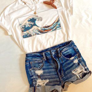 White Wave T-shirt + American Eagle Jean Shorts